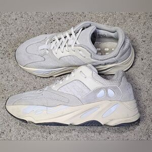 Adidas Yeezy Boost 700 Men's Sneakers Size 10 US